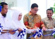 kepala bpom taruna ikrar bersama gubernur sulsel dan bupati bone meresmikan gedung loka pom bone di bone