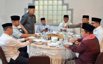 ketua dprd wajo firmansyah perkesi menggelar buka puasa bersama di rujab dprd wajo sengkang