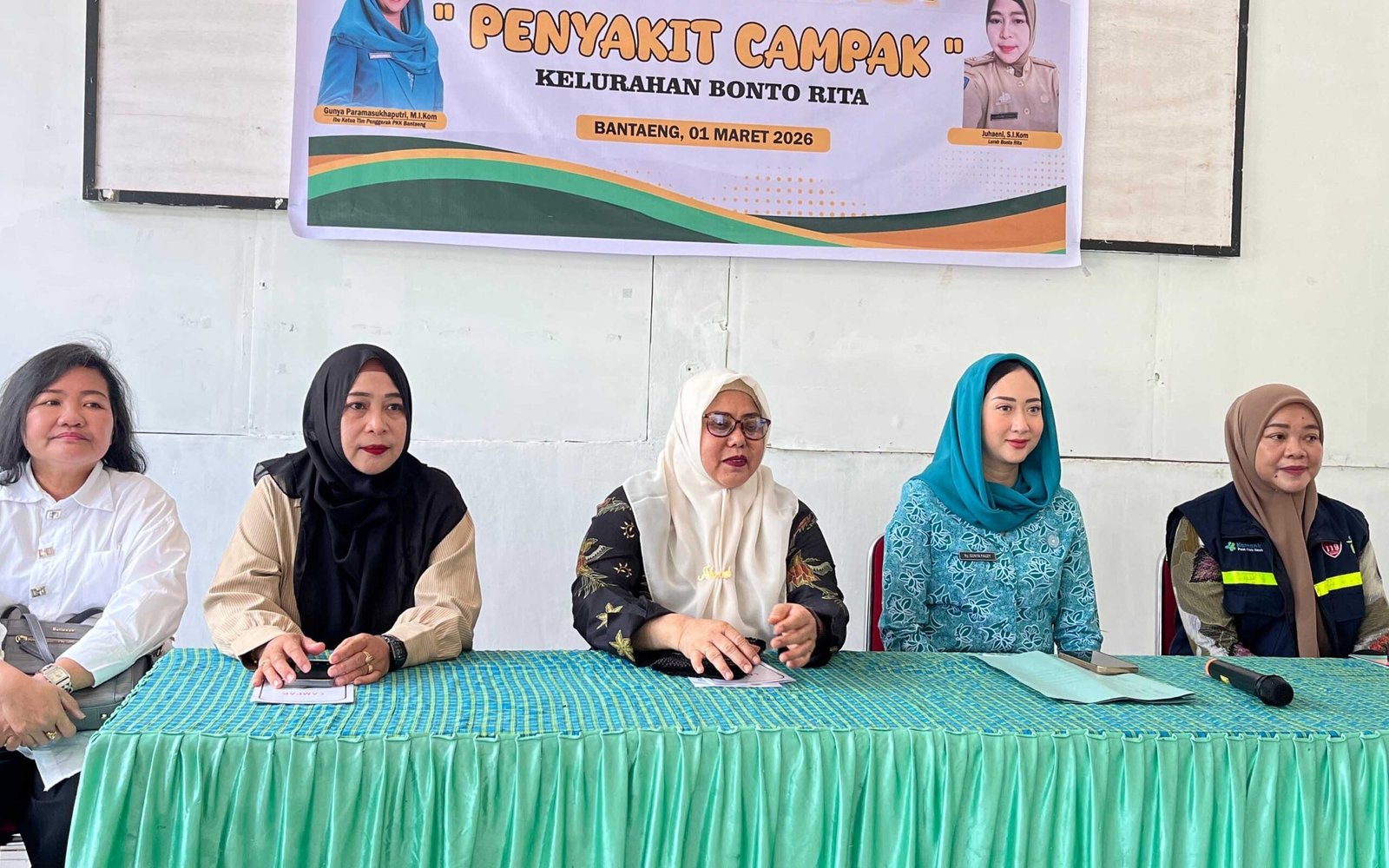 ketua tp pkk bantaeng ny gunya paramasukhaputri membuka sosialisasi imunisasi campak di kantor lurah bonto rita bissappu