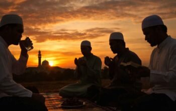 umat muslim berbuka puasa ramadan di sekitar masjid saat matahari terbenam