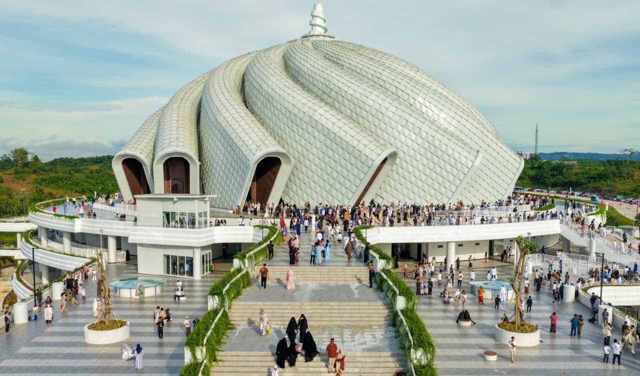 ribuan jamaah shalat idulfitri 1447 h di masjid negara ikn