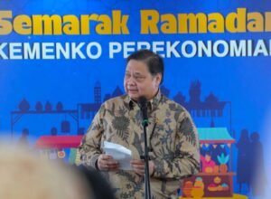 menteri koordinator bidang perekonomian airlangga hartarto membuka semarak ramadan kemenko perekonomian di jakarta