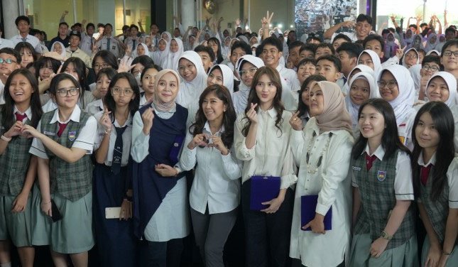 menteri komunikasi dan digital meutya hafid menjelaskan kebijakan media sosial anak di jakarta senin 9 maret 2026