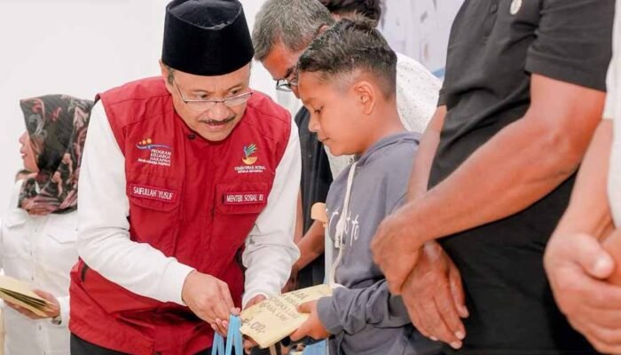 Mensos Gus Ipul Salurkan Bantuan Rp241 Miliar Korban Bencana Pidie Jaya