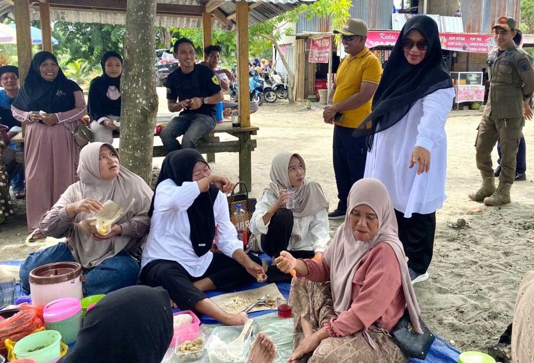 wakil bupati luwu timur meninjau pantai ujung suso di burau memastikan keamanan wisata