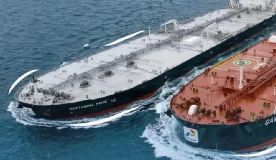 kapal tanker melintasi selat hormuz untuk menjaga pasokan energi nasional indonesia