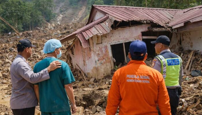 Nakes di Tengah Bencana: Prioritas Mendesak agar Layanan Kesehatan Tak Lumpuh