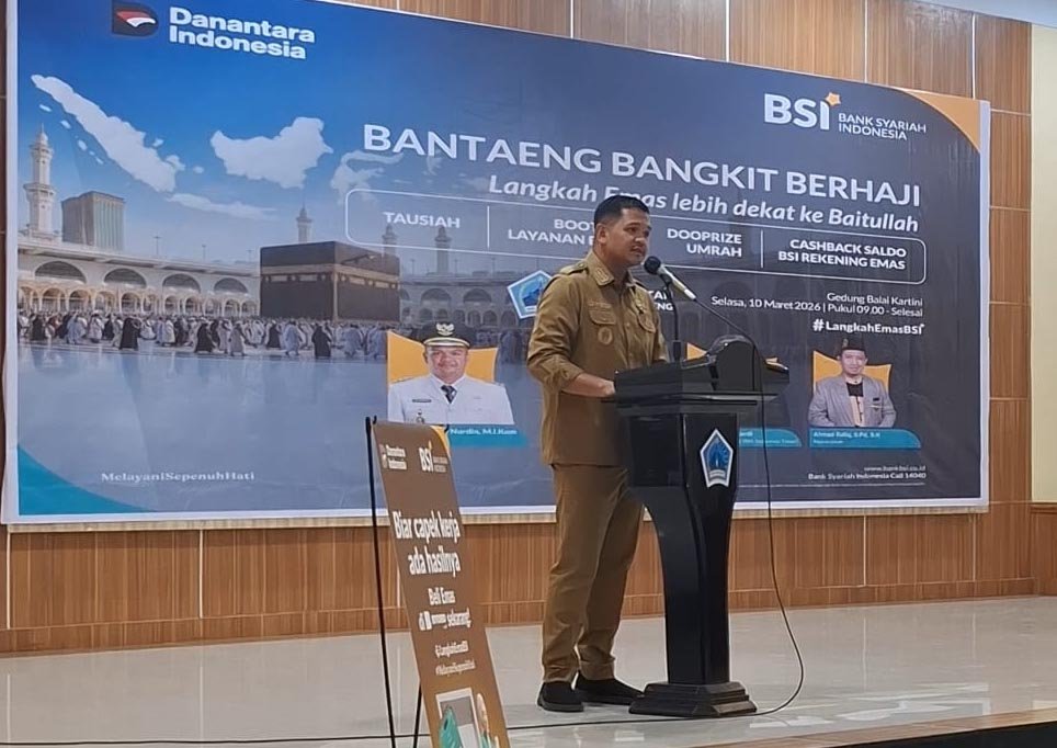 bupati bantaeng m fathul fauzy nurdin menghadiri sosialisasi program bantaeng bangkit berhaji di gedung balai kartini bantaeng
