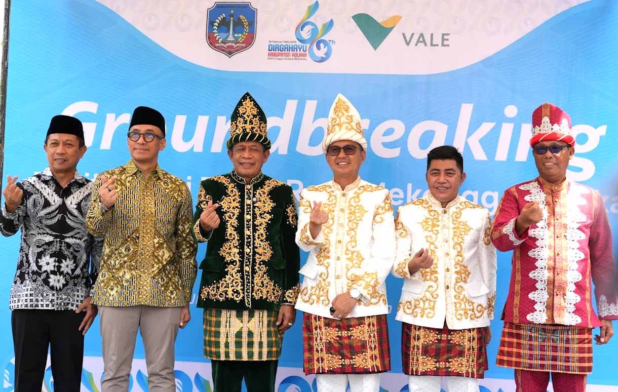 presiden direktur pt vale indonesia meresmikan pasar sentral mekongga di kolaka hari jadi ke 66