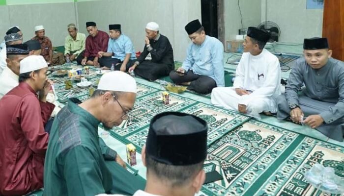 Safari Ramadan di Bacukiki, Wali Kota Parepare Serahkan Bantuan Masjid