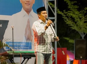 pj sekda kota palopo zulkifli halid membuka ramadhan night market di pelataran taman i am palopo city
