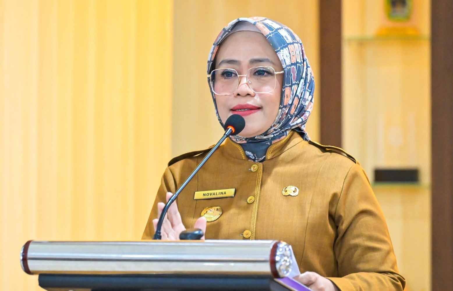 sekda sulteng novalina memberikan keterangan seleksi jpt di palu