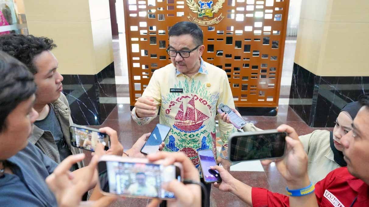 sekda sulsel jufri rahman menyampaikan dukungan pembatasan media sosial anak di sulawesi selatan