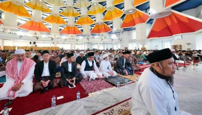 Bersama Ribuan Jamaah, Sekda Sulsel Jufri Rahman Shalat Ied di Masjid Kubah 99