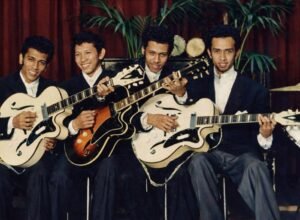 Sebelum The Beatles, Band Tielman Brothers Asal Indonesia Sudah Mendunia tielman brothers band indo rock tampil di eropa era 1960-an dengan gitar dan aksi panggung