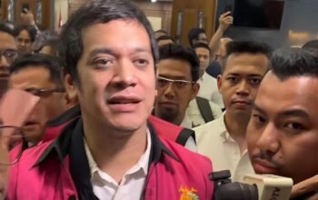 Kerry Riza usai menjalani sidang vonis kasus korupsi minyak di Pengadilan Tipikor.