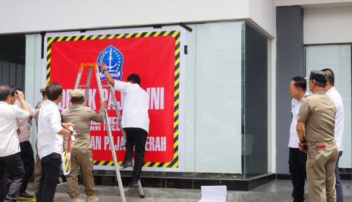 wakil bupati bone andi akmal pasluddin meninjau gerai kfc watampone terkait penertiban pajak daerah di watampone