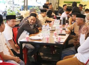 wali kota parepare tasming hamid buka puasa bersama insan pers di karajae cafe parepare