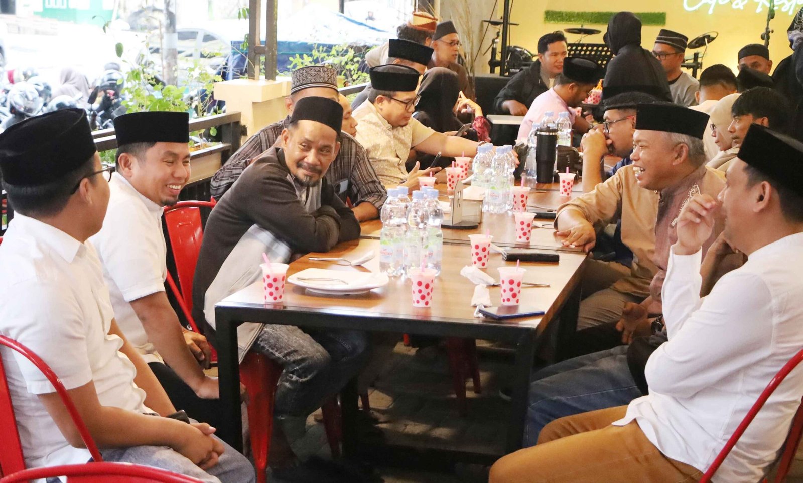 wali kota parepare tasming hamid buka puasa bersama insan pers di karajae cafe parepare