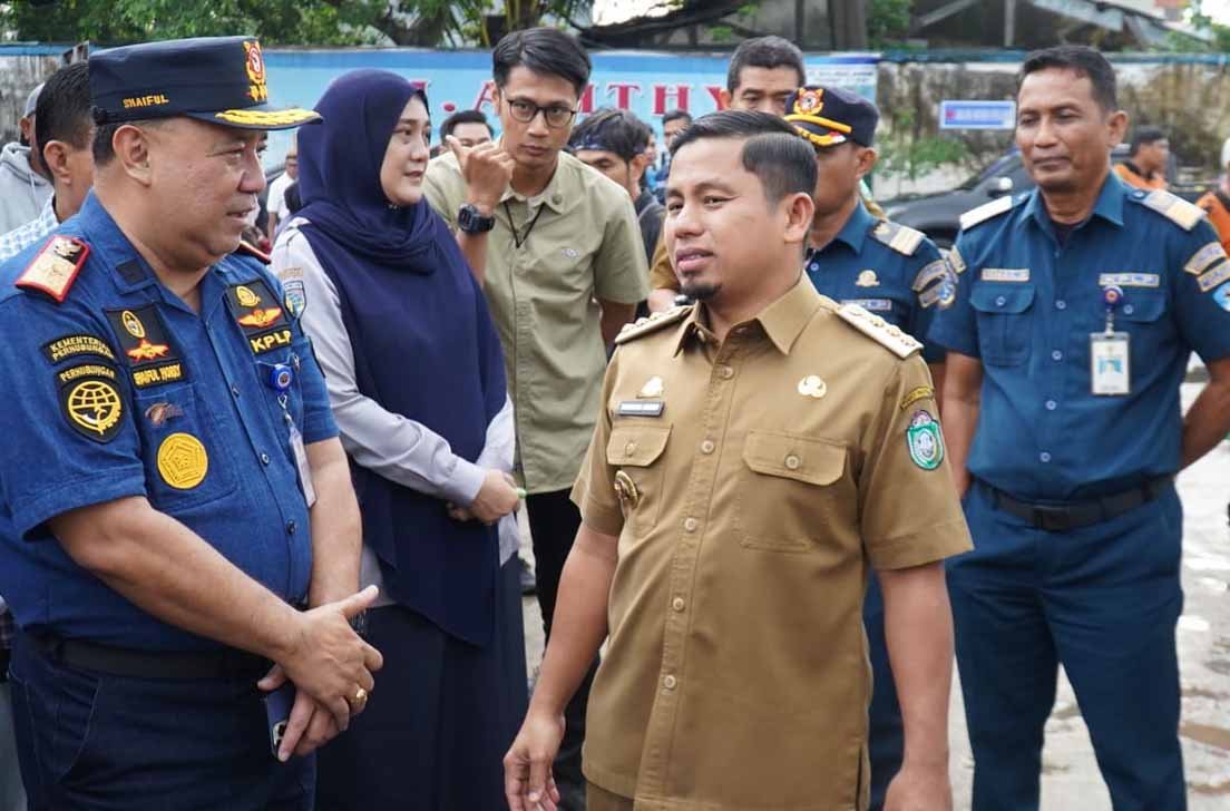wali kota parepare tasming hamid meninjau terminal pelabuhan ajatappareng di parepare