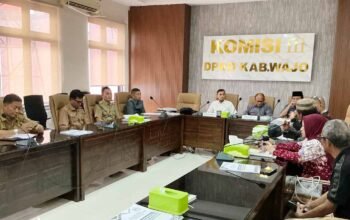 ketua komisi iii dprd wajo andi bayuni marzuki memimpin rapat bahas polemik galian c di dprd wajo