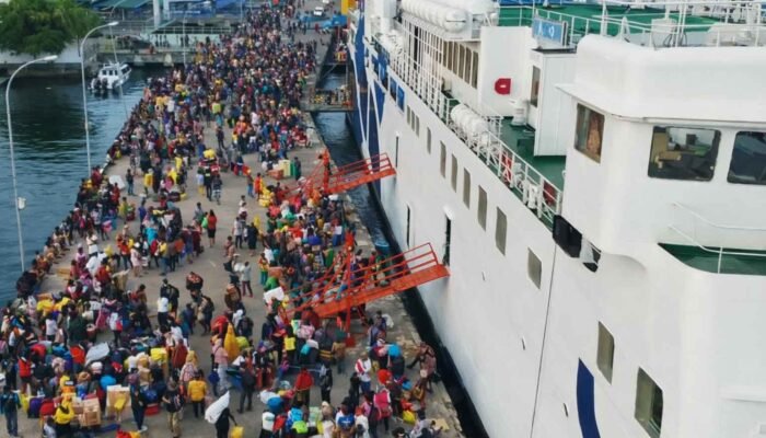 arus balik penumpang di pelabuhan parepare mencapai 5000 orang dipantau wakil wali kota dan forkopimda memastikan keamanan dan kelancaran perjalanan