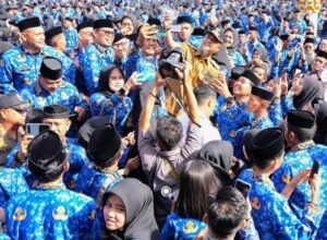 pppk sulsel dirumahkan terlihat pada kerumunan pppk saat pelantikan di makassar