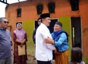 wakil bupati aceh tengah muchsin hasan meninjau korban kebakaran di kampung mengaya kecamatan bintang untuk penyaluran bantuan bencana