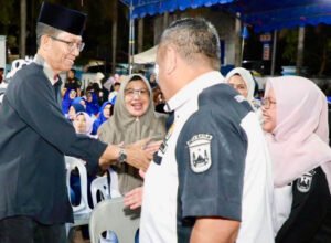wali kota batam amsakar achmad menghadiri kegiatan halalbihalal di tanjung sengkuang untuk peningkatan layanan air bersih