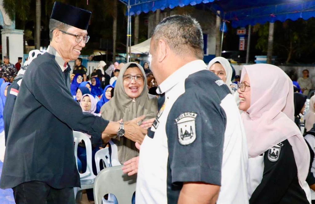 wali kota batam amsakar achmad menghadiri kegiatan halalbihalal di tanjung sengkuang untuk peningkatan layanan air bersih