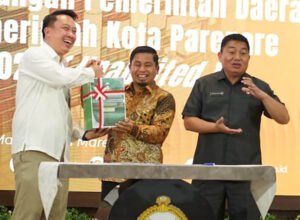 wali kota parepare menyerahkan laporan keuangan daerah di makassar