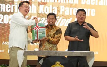 wali kota parepare menyerahkan laporan keuangan daerah di makassar