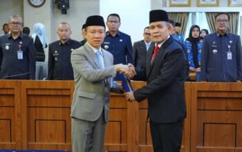 sekretaris daerah provinsi lampung marindo kurniawan melantik 20 pejabat di kantor gubernur lampung