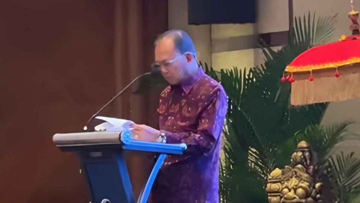 gubernur bali wayan koster berbicara di forum energi apex 2026 kuta