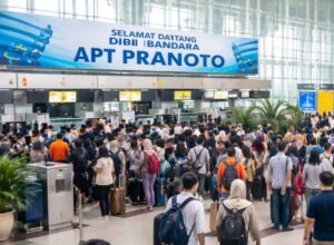 ARUS MUDIK — Bandara APT Pranoto Samarinda melayani puluhan ribu penumpang selama Lebaran 2026 dengan tren peningkatan signifikan. (foto/ist)