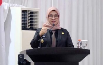 bupati gowa sitti husniah talenrang saat pelantikan ketua dprd gowa