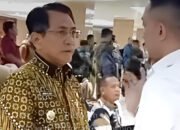 bupati padang pariaman berdiskusi dalam pertemuan resmi terkait strategi pertanian dan kekeringan