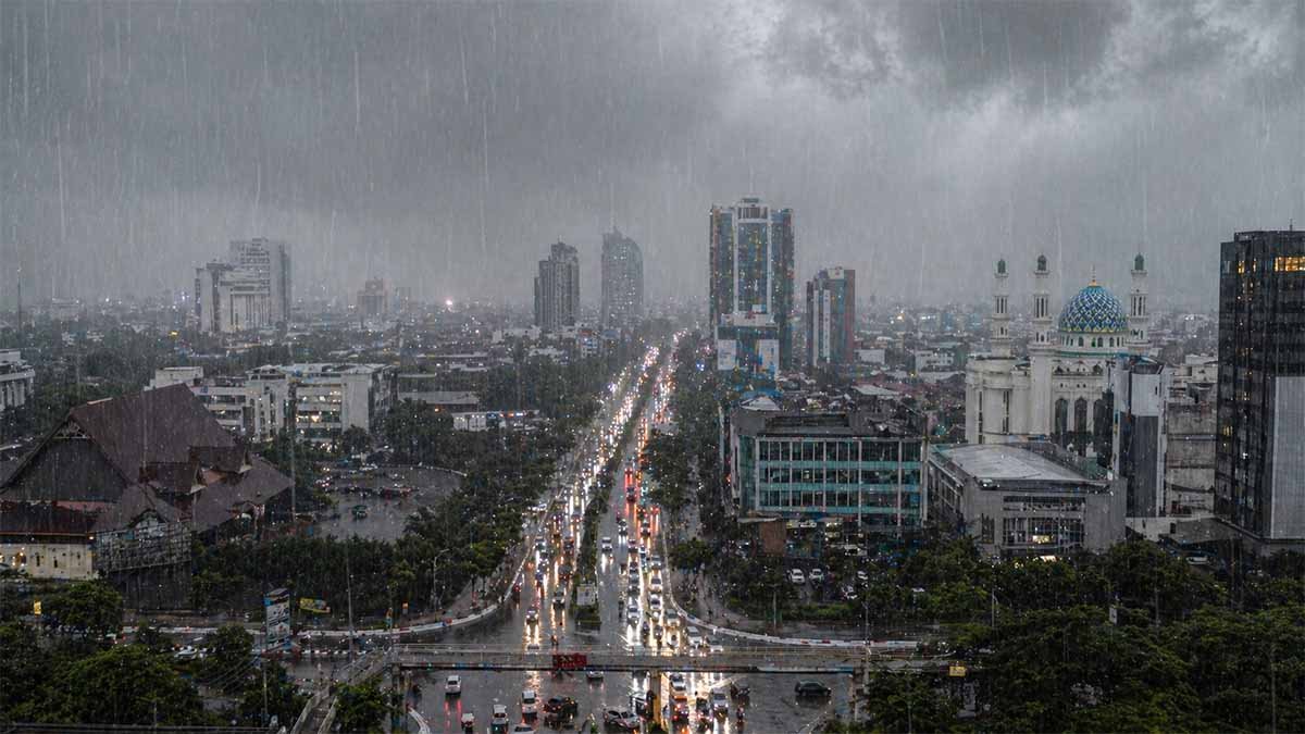 cuaca makassar hujan petir angin