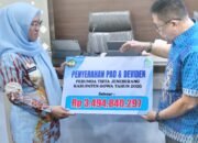 bupati gowa menerima dividen pdam tirta jeneberang di kantor bupati gowa