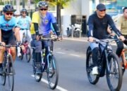 gubernur jateng dan asn bersepeda ke kantor di semarang