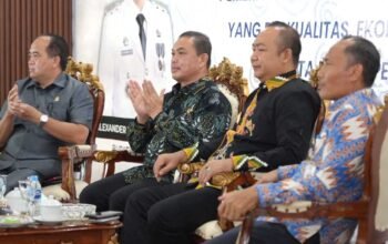 gubernur kalbar ria norsan saat musrenbang bahas dana desa dan anggaran daerah