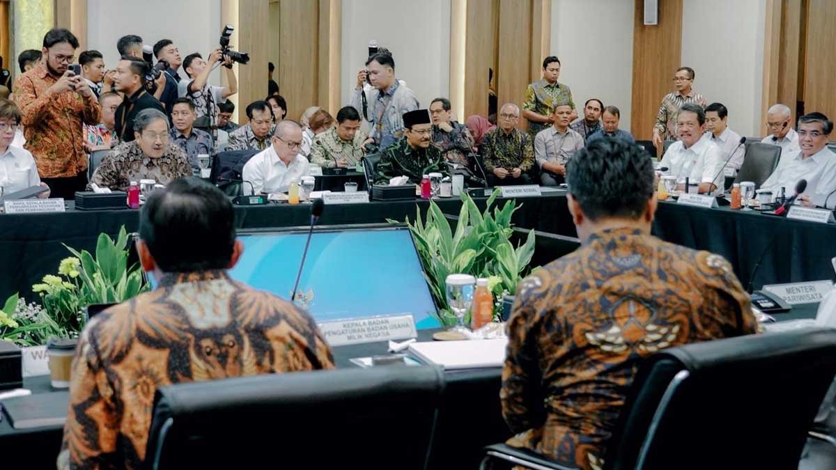 Gus Ipul menghadiri rapat Satgas Ekonomi membahas perluasan bansos untuk menjaga daya beli warga rentan di Jakarta
