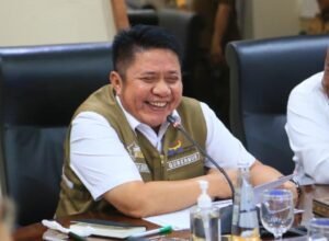 gubernur sumatera selatan herman deru tersenyum saat rapat pkdn sespimti polri di palembang