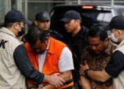 ilustrasi ott kpk 2026 penangkapan tersangka korupsi oleh petugas