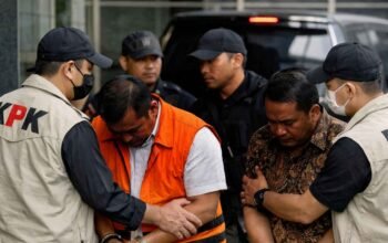 ilustrasi ott kpk 2026 penangkapan tersangka korupsi oleh petugas