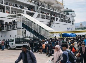 jadwal kapal pelni makassar april 2026 penumpang di pelabuhan