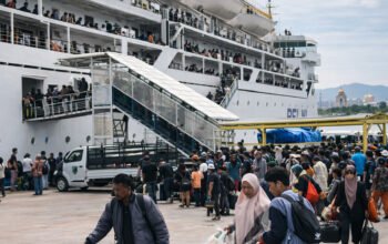 jadwal kapal pelni makassar april 2026 penumpang di pelabuhan