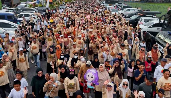 29.830 Warga Pecahkan Rekor Jalan Santai HUT Lutra