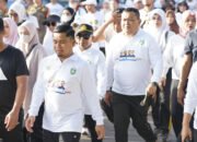 tasming hamid dan andi sudirman sulaiman berjalan bersama warga dalam jalan sehat parepare