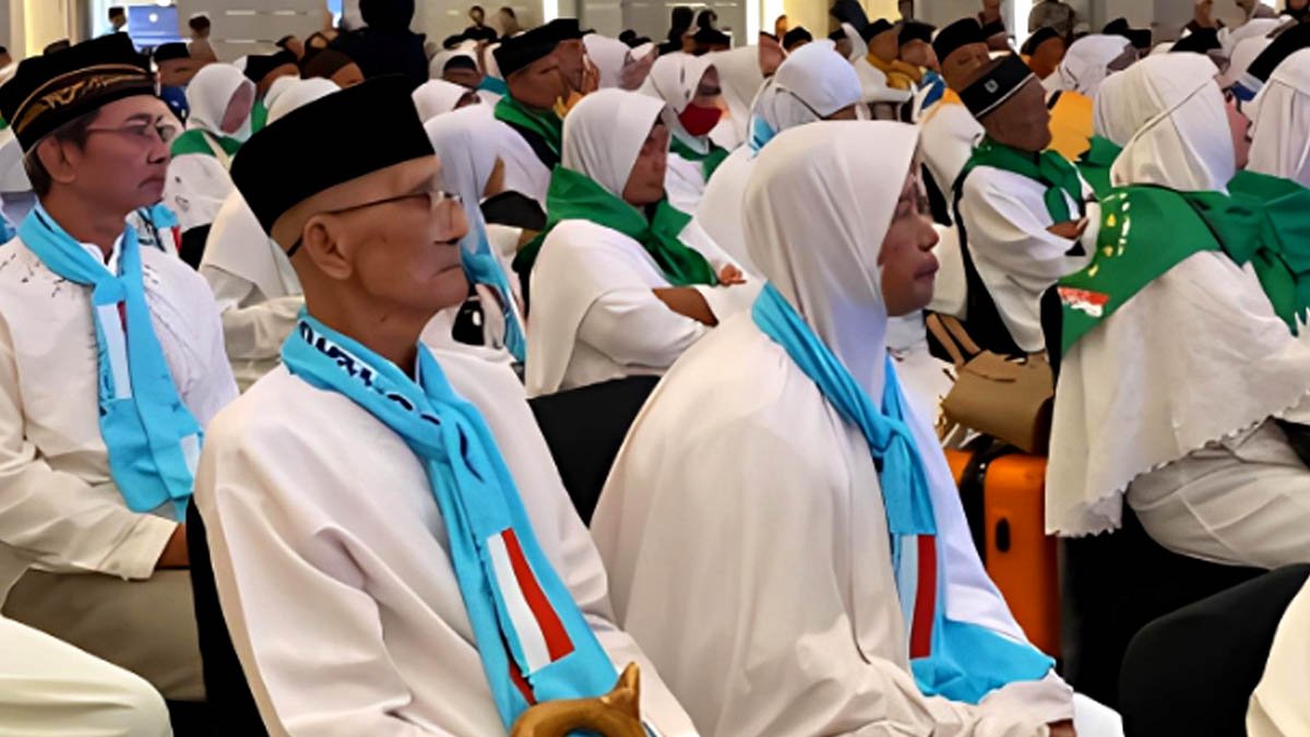 jemaah haji lansia mengikuti manasik sebelum keberangkatan di yogyakarta